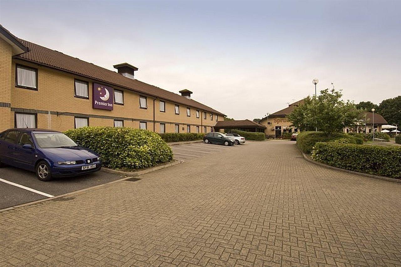 Premier Inn Basingstoke West Екстериор снимка