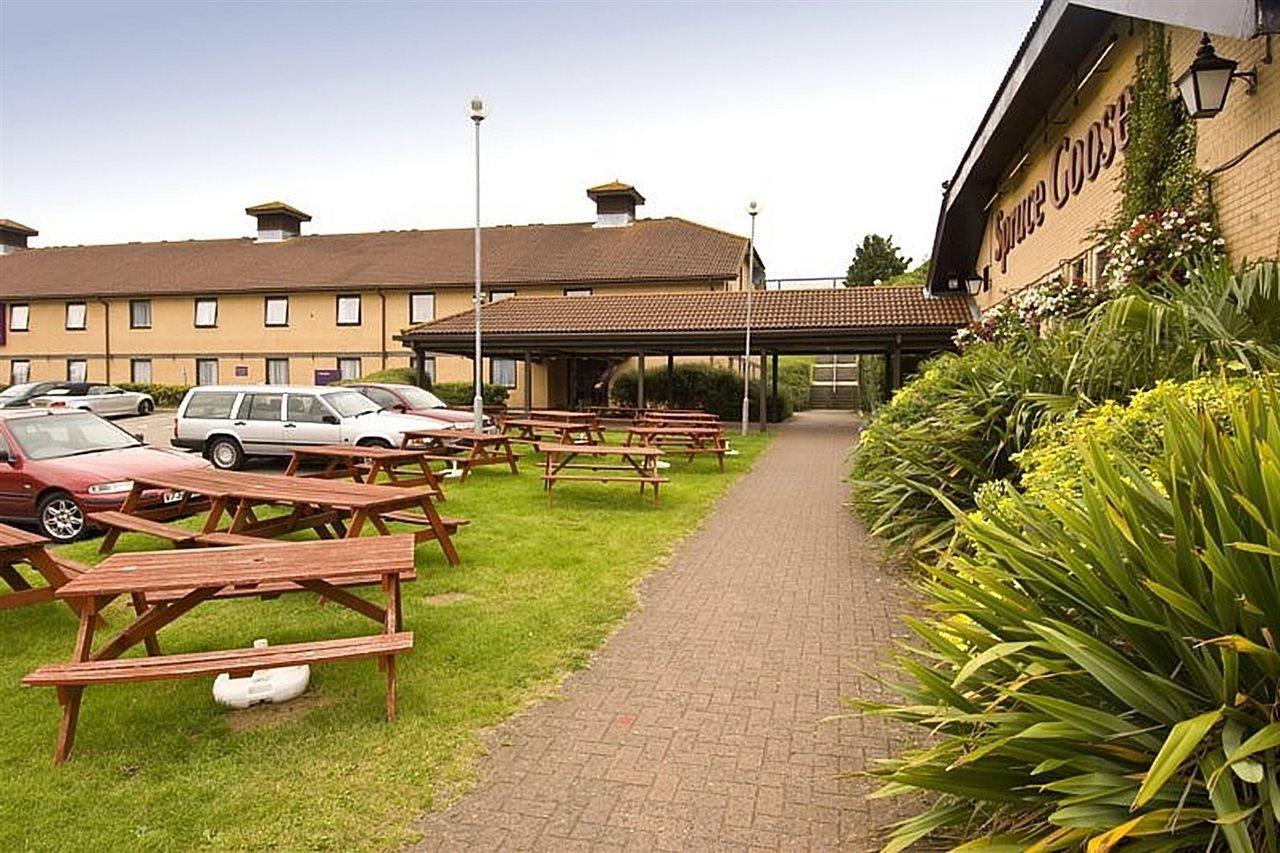 Premier Inn Basingstoke West Екстериор снимка