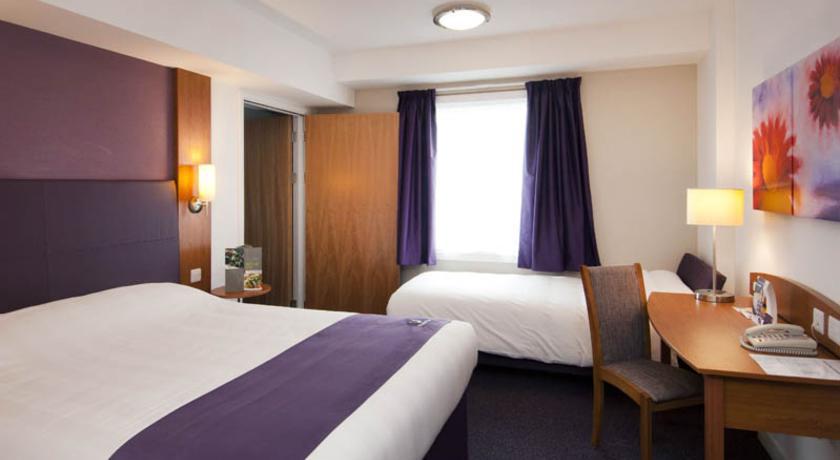 Premier Inn Basingstoke West Стая снимка