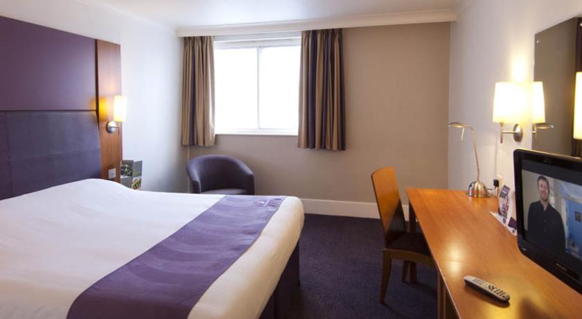 Premier Inn Basingstoke West Екстериор снимка
