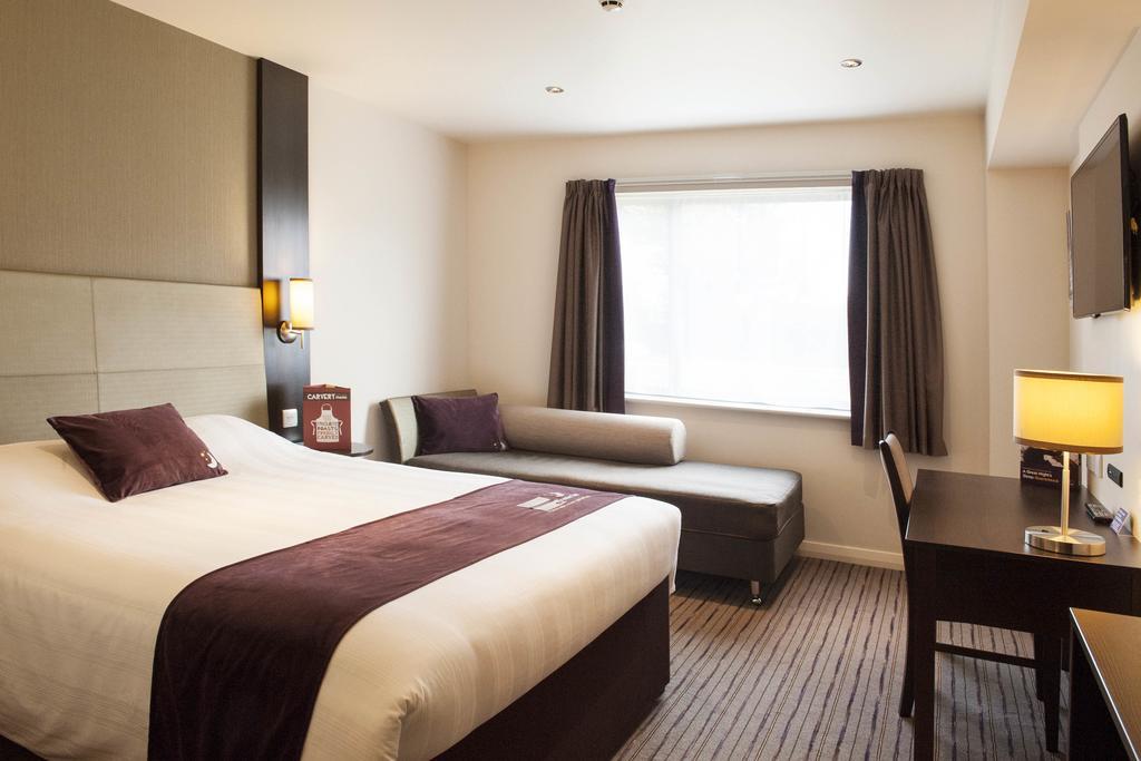 Premier Inn Basingstoke West Екстериор снимка