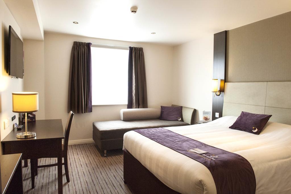 Premier Inn Basingstoke West Екстериор снимка