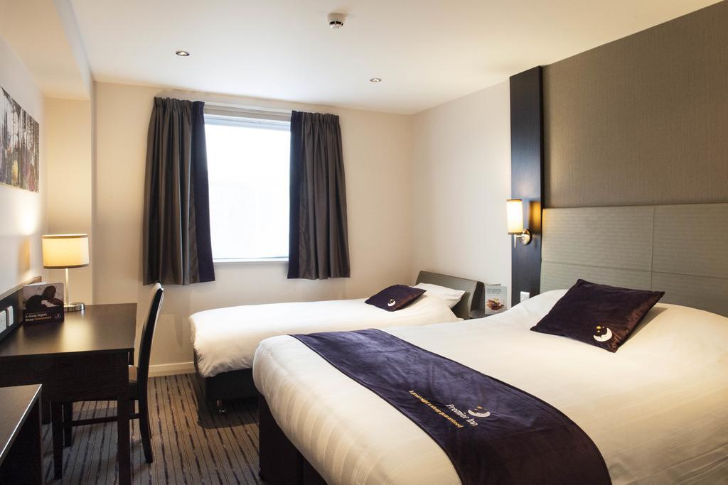 Premier Inn Basingstoke West Екстериор снимка