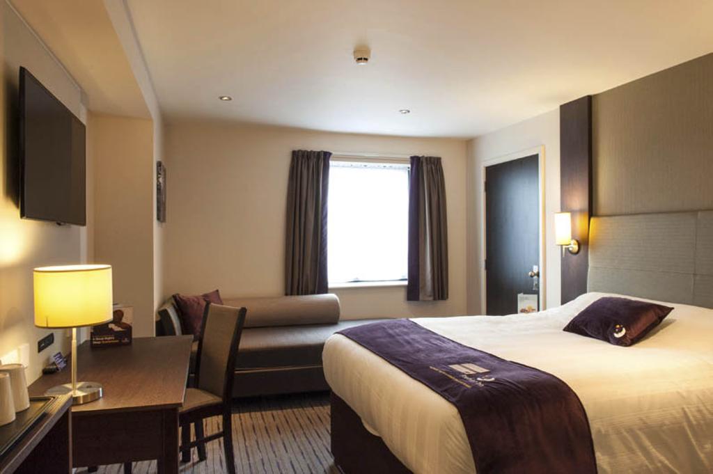 Premier Inn Basingstoke West Екстериор снимка