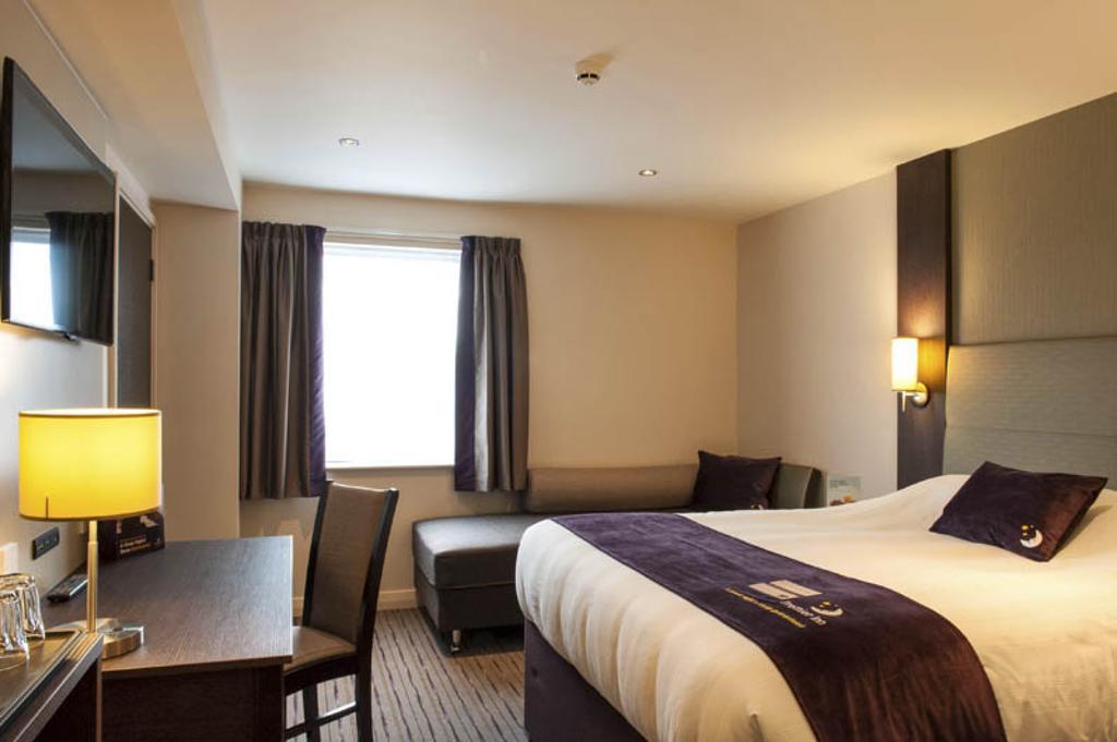 Premier Inn Basingstoke West Екстериор снимка