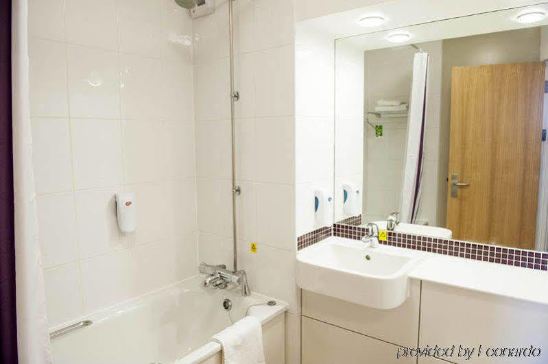 Premier Inn Basingstoke West Екстериор снимка